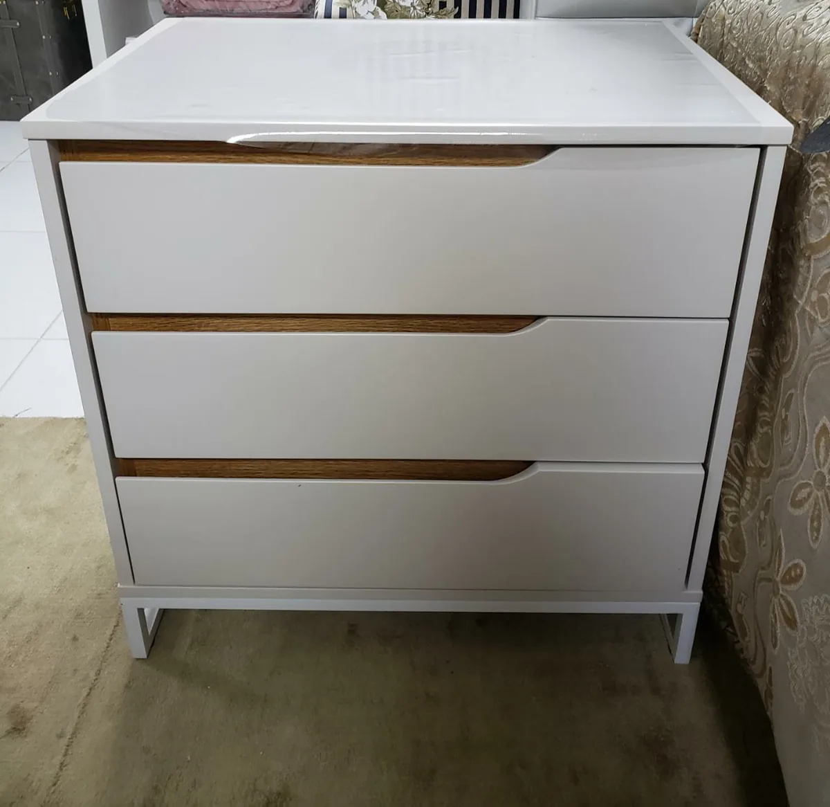 MESA DE CABECEIRA MAXMILA ALINE LACA FOSCO 1961(BL)