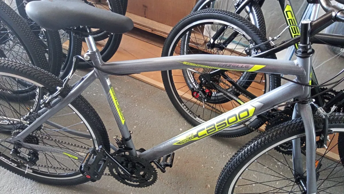 BICICLETA A26 CAZELLE/COLLI CB500 PRETA/CINZA C/ AMARELO/LARANJA NEON ANTIGA: PRETA CBX750 3