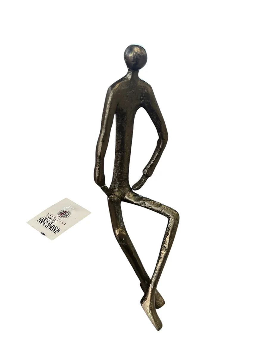 ESCULTURA ENTRECASA HOMEM PERNA CRUZADO METAL 21691(BL)