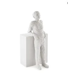 ESCULTURA MART 12790 EM POLIRRESINA PESSOA BRANCA(BL)
